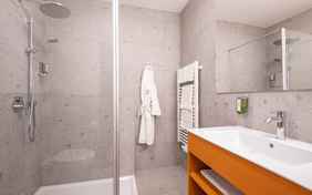 Badezimmer Suite Rotwand